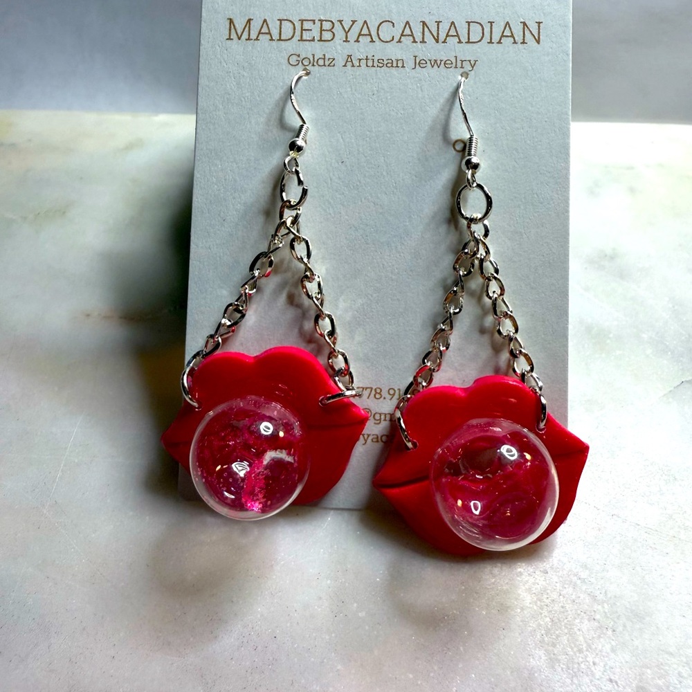 Hot pink bubble lips